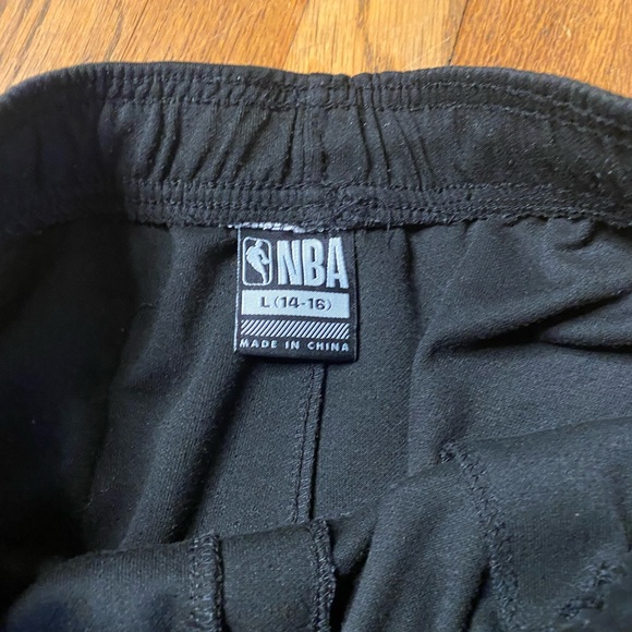 NBA Youth Basketball Shorts Size L 14–16 Black Red White - Picture 5 of 5